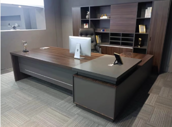 Smooth Executive Desk From Man - Office Furniture Manufacturers 评论和价格